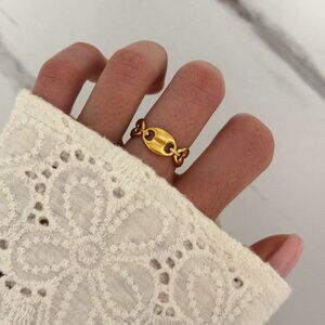 Sku0535 Retro Gold Chain Shape Women Fashion Ring Stainless steel + gift bag